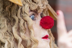 01-LIving-statue-act-Nosy-met-Vingertje1